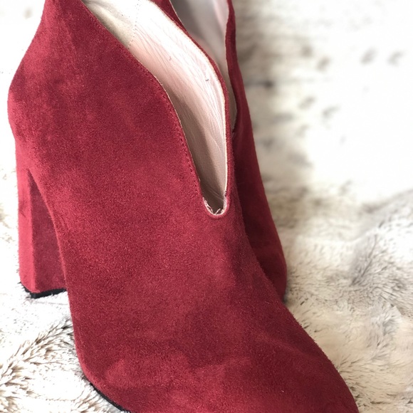 Kate Spade suede heal w/ gold detail on heal. - Picture 5 of 7